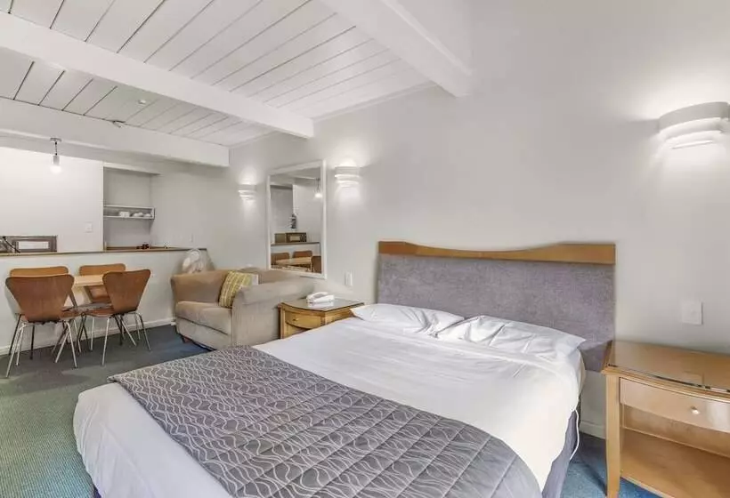 ファミリールーム, Capital Lodge Motor Inn