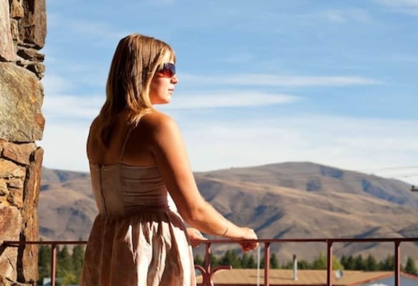 Номер Стандарт, Distinction Mackenzie Country