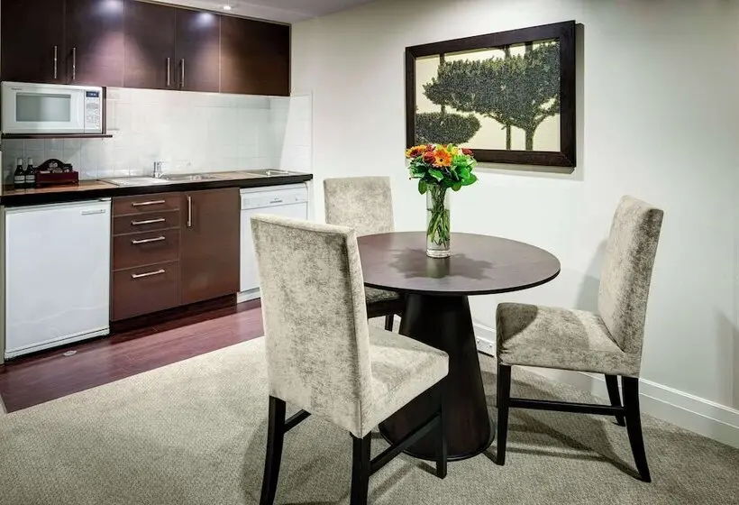 Standard studio with lake view, Rendezvous Heritage Hotel Queenstown