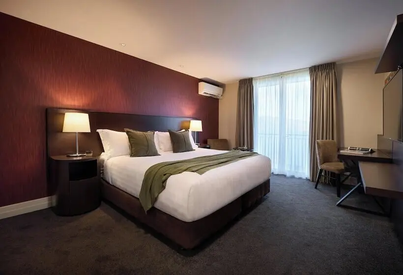 Standard studio with lake view, Rendezvous Heritage Hotel Queenstown
