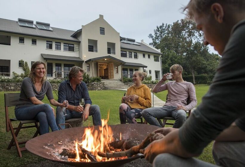 اتاق خانوادگی, Arusha Villa