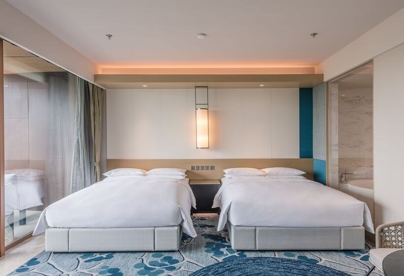 带2个双人床的标准工作室, Renaissance Suzhou Taihu Lake