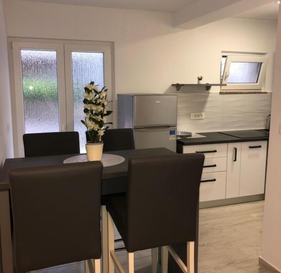 آپارتمان 1 خوابه همکف, Apartmans And Rooms Slavica