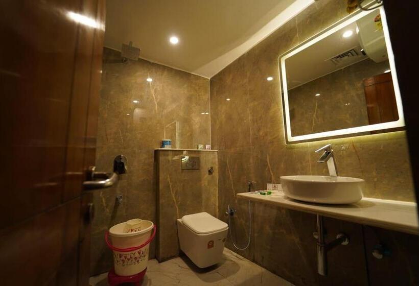 اتاق استاندارد, Saket