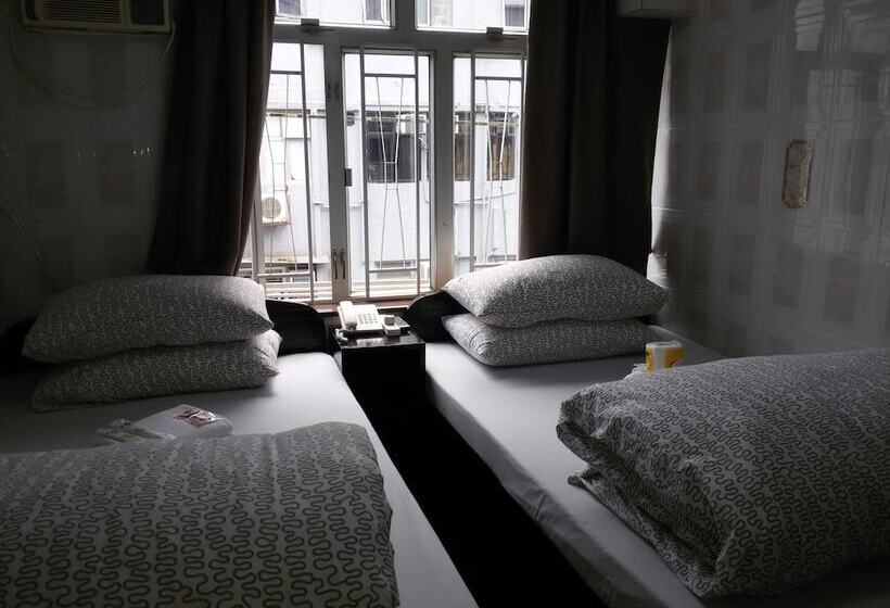 اتاق خانوادگی, Tom's Guest House