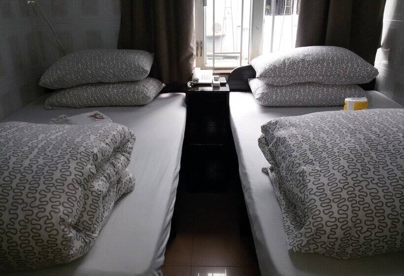 اتاق خانوادگی, Tom's Guest House