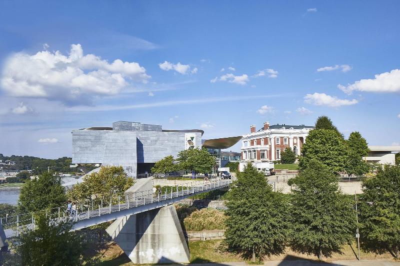 اتاق استاندارد, Tom's Guest House