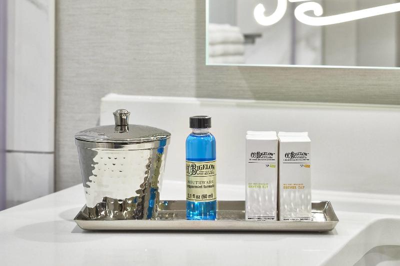 اتاق استاندارد, Tom's Guest House