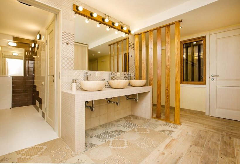 تختخواب در اتاق مشترک, Station   Hostel