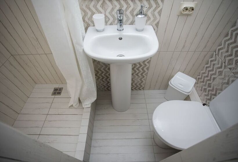 اتاق استاندارد, Station   Hostel