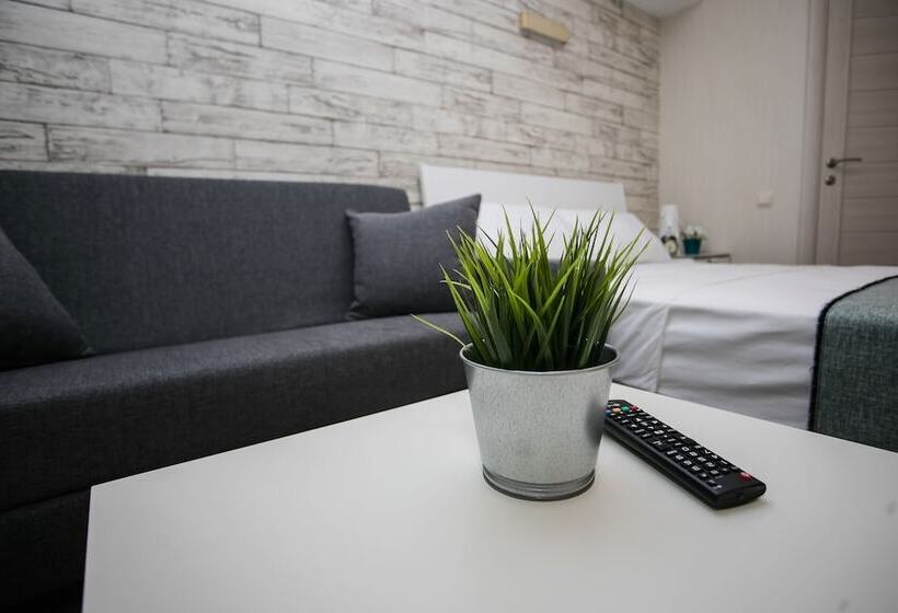 اتاق استاندارد چهار تخته, Station   Hostel