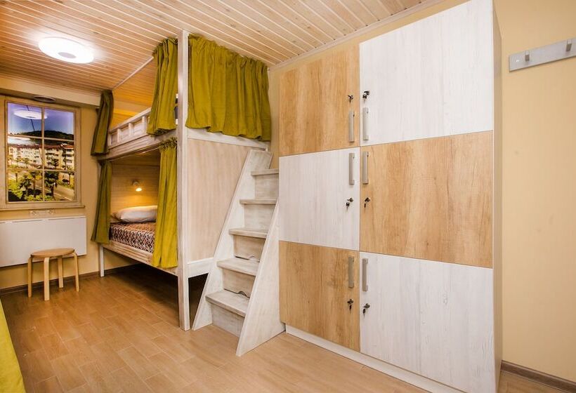 تختخواب در اتاق مشترک, Station   Hostel