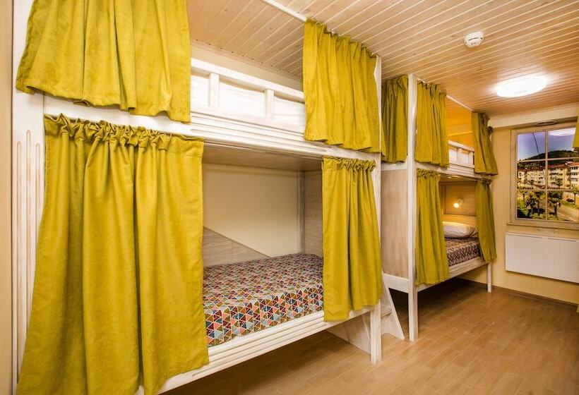 تختخواب در اتاق مشترک, Station   Hostel