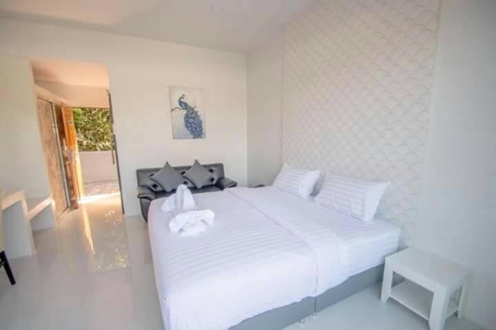 اتاق استاندارد با چشمانداز استخر, Baan Yamoo Ranong