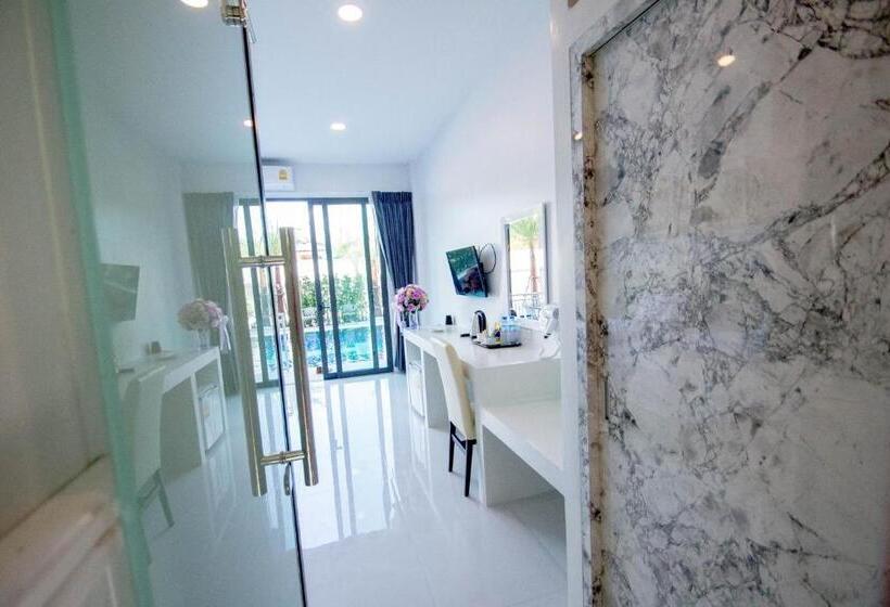 اتاق استاندارد با چشمانداز استخر, Baan Yamoo Ranong