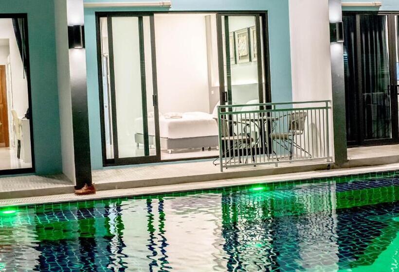 اتاق استاندارد با چشمانداز استخر, Baan Yamoo Ranong