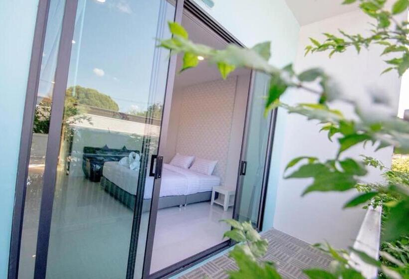 اتاق سوپریور با تخت بزرگ, Baan Yamoo Ranong