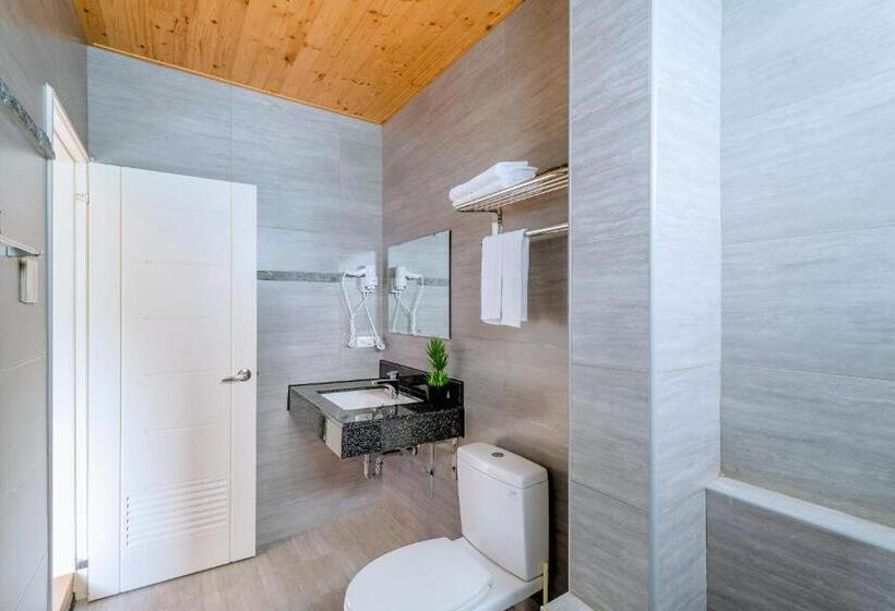 اتاق لوکس با بالکن, Field Trail Homestay