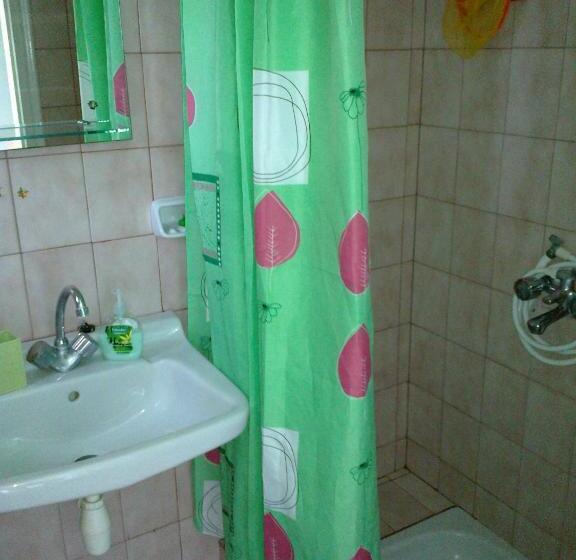 标准工作室, Sausan