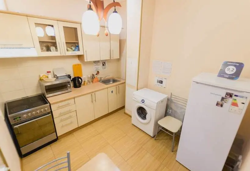 ルームシェアのワンベッド, Hostel U City