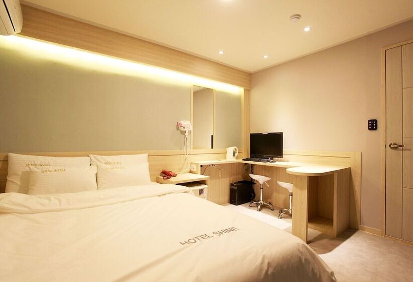 デラックスルーム, Shine