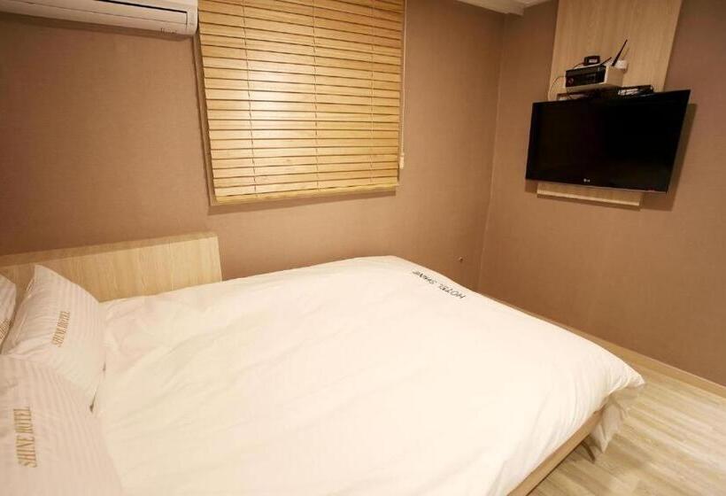 スタンダードルーム, Shine