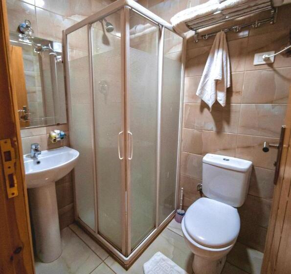 اتاق استاندارد با تخت بزرگ, Jimmy Pyramids