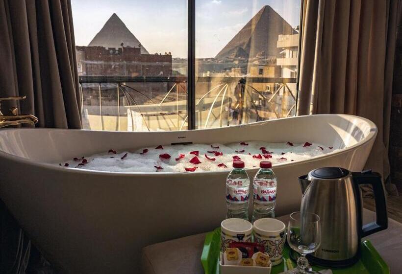 سوئیت با وان آب گرم, Jimmy Pyramids