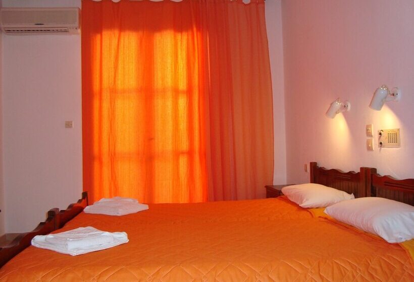 Cameră Triplă Standard cu Priveliște către Piscină, Elida