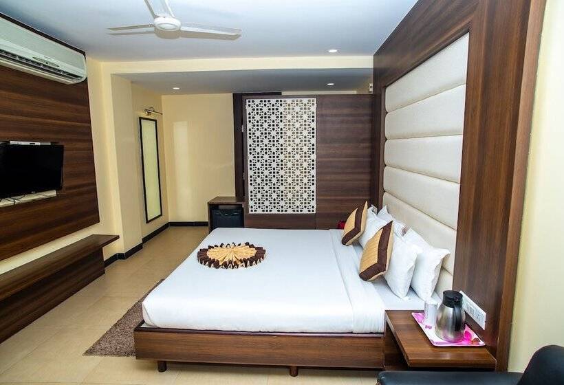 غرفة سوبيريور, Simran