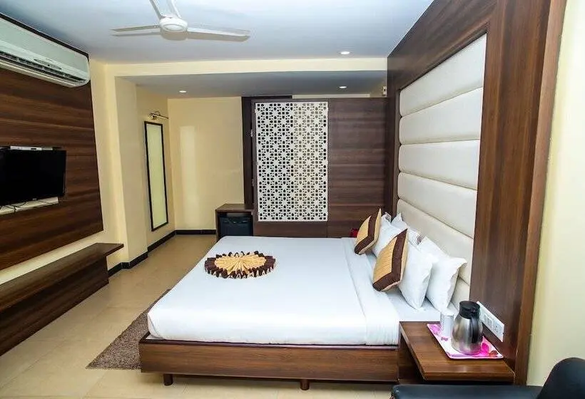 Superior Room, Simran