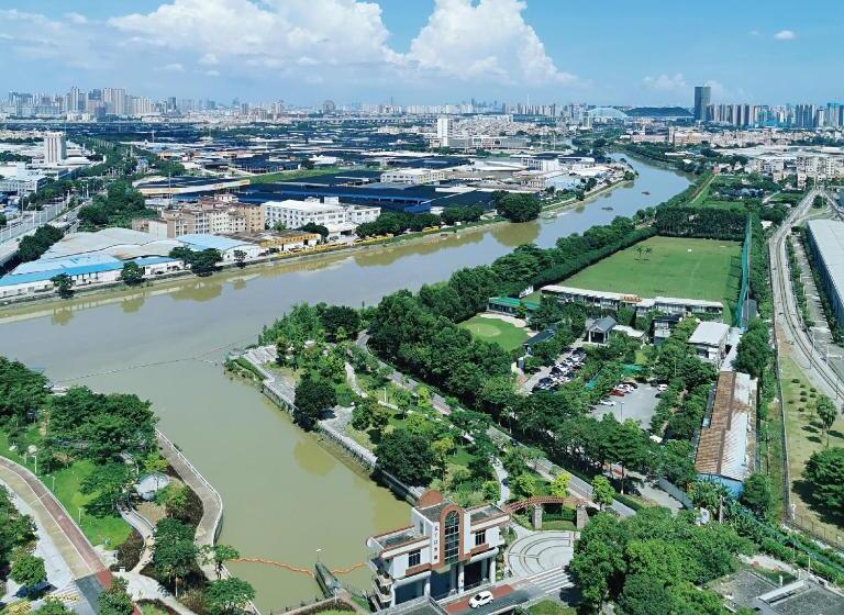 اتاق لوکس با تخت بزرگ, The Yun Hotel Foshan Nanhai