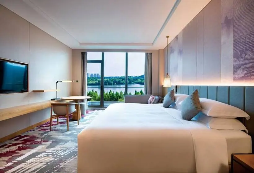 ダブルベッドスタンダードルーム, Crowne Plaza Huzhou By Ihg
