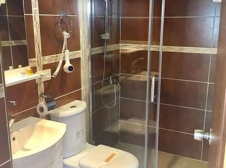ルームシェアのワンベッド, Karyola Otel   Caters To Men