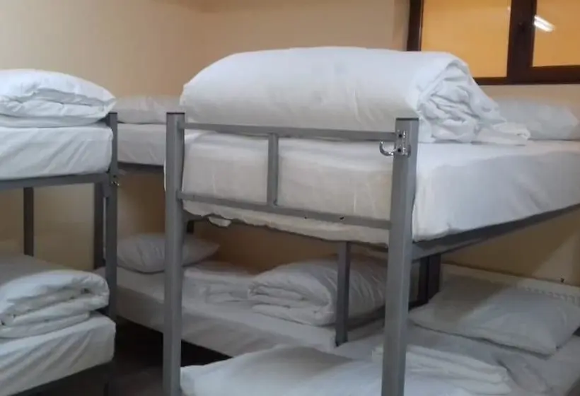 ルームシェアのワンベッド, Karyola Otel   Caters To Men