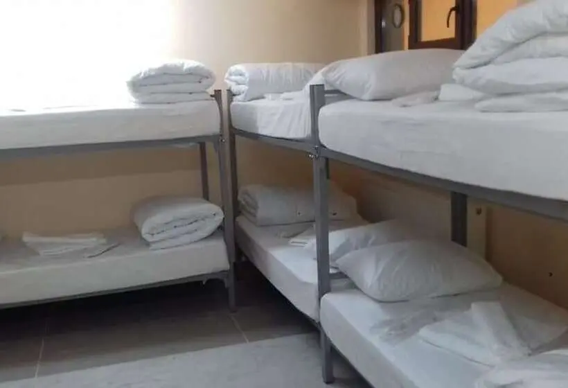 ルームシェアのワンベッド, Karyola Otel   Caters To Men