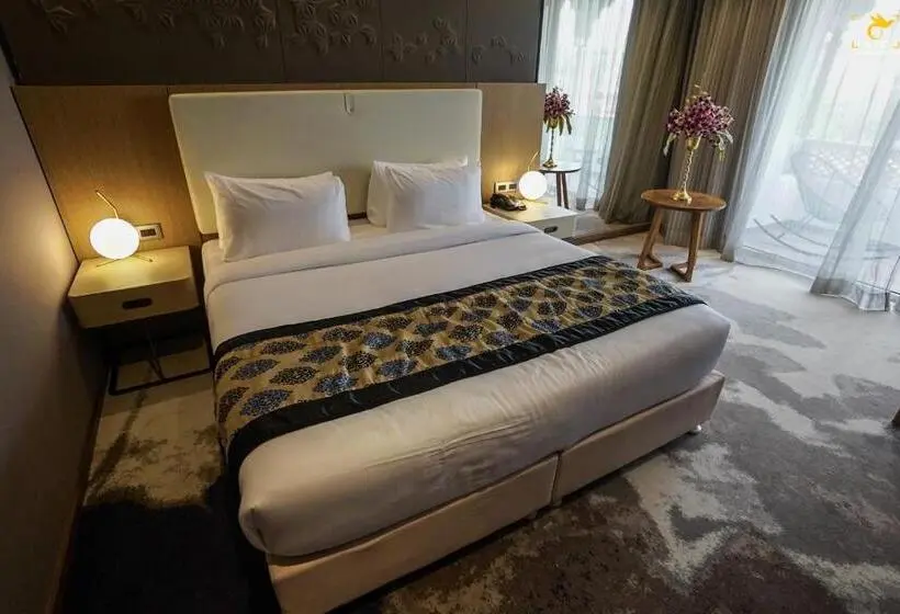 اتاق لوکس, Clarks Inn Suites Raipur