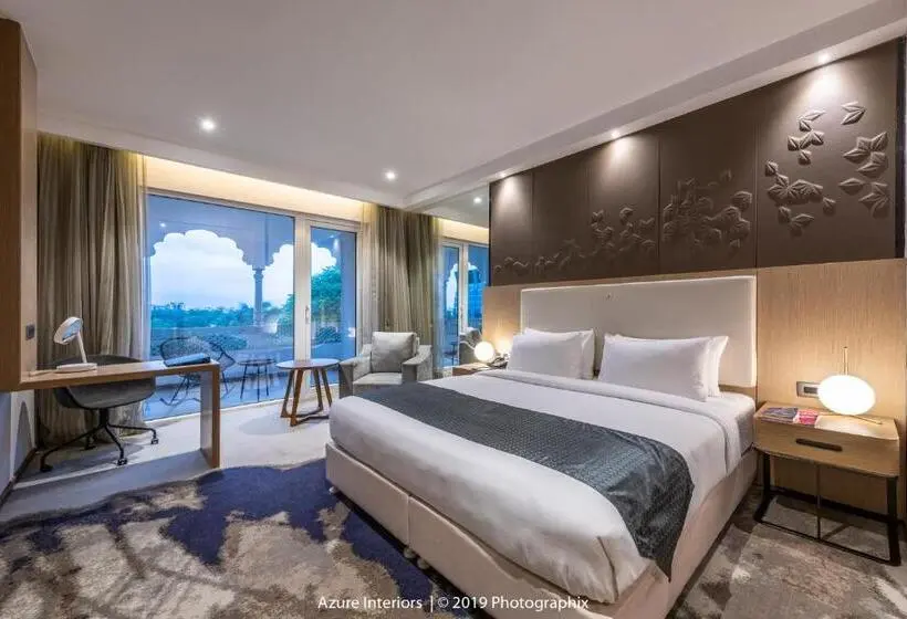 اتاق لوکس, Clarks Inn Suites Raipur