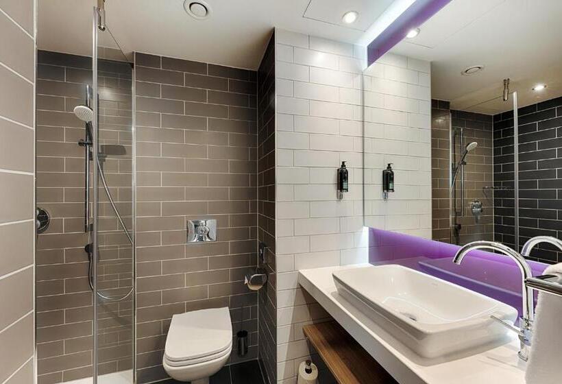 Номер Стандарт Трехместный, Premier Inn Premier Inn Frankfurt Westend