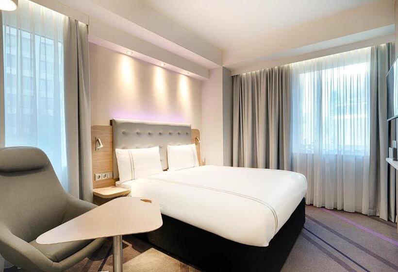 Номер Стандарт Адаптированный для Инвалидов, Premier Inn Premier Inn Frankfurt Westend