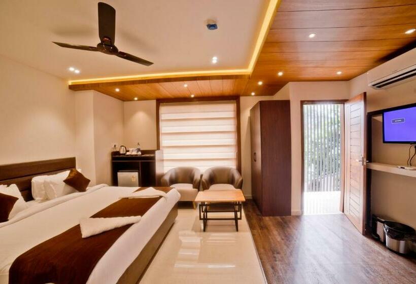 اتاق سوپریور با تخت بزرگ, Wild Saga