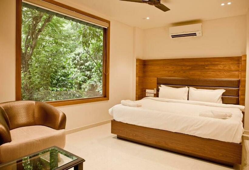 اتاق سوپریور با تخت بزرگ, Wild Saga