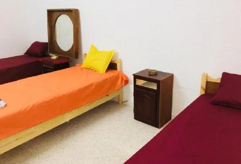 اتاق استاندارد سه نفره, Auberge Alferdaous