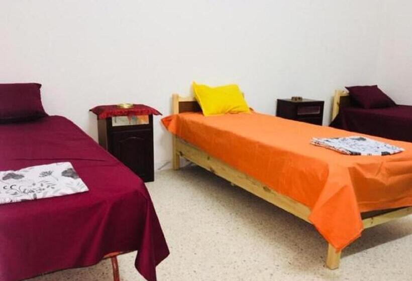 اتاق استاندارد سه نفره, Auberge Alferdaous