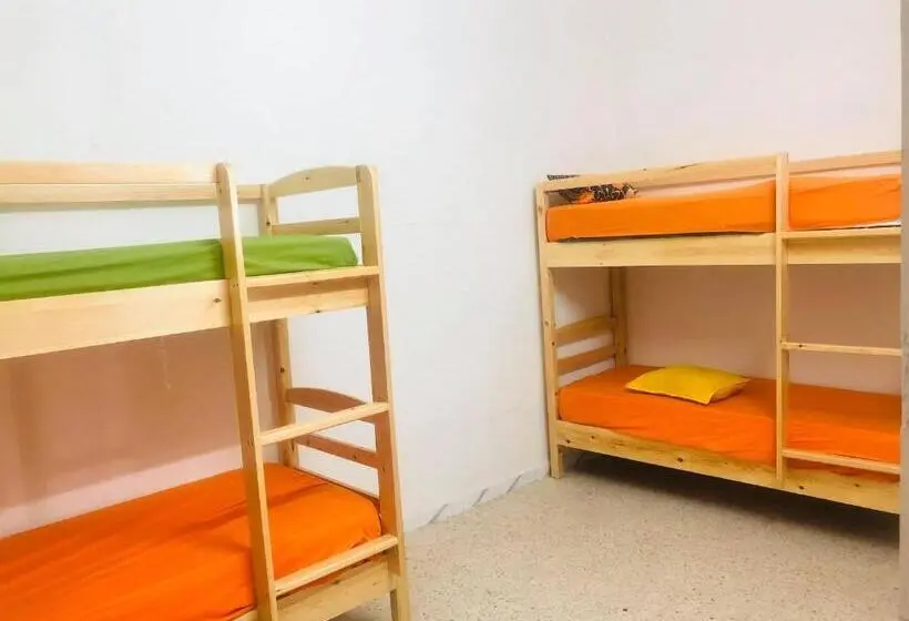 تختخواب در اتاق مشترک, Auberge Alferdaous