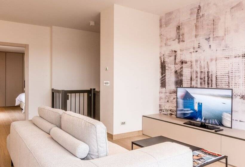 استودیوی لوکس, The Residence Gare