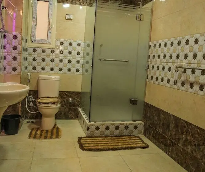 اتاق استاندارد سه نفره, Queen Pyramids View Inn