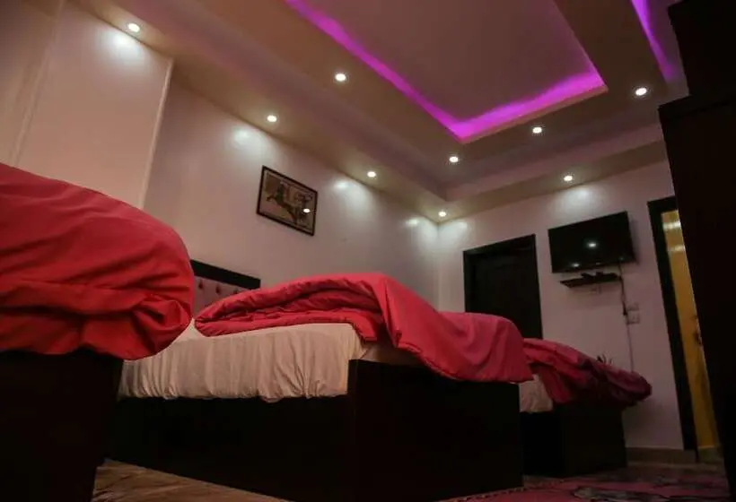 اتاق استاندارد سه نفره, Queen Pyramids View Inn