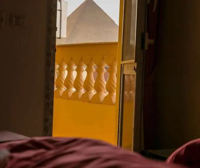 اتاق استاندارد سه نفره, Queen Pyramids View Inn