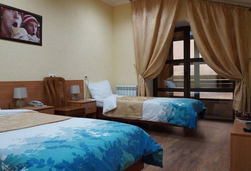 اتاق استاندارد سه نفره, Alpika